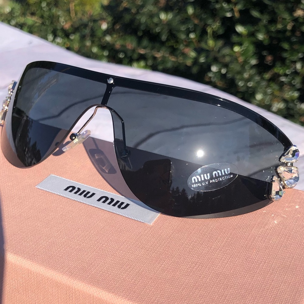 🆕 Miu Mui Shields with side Crystal embellishments (810)